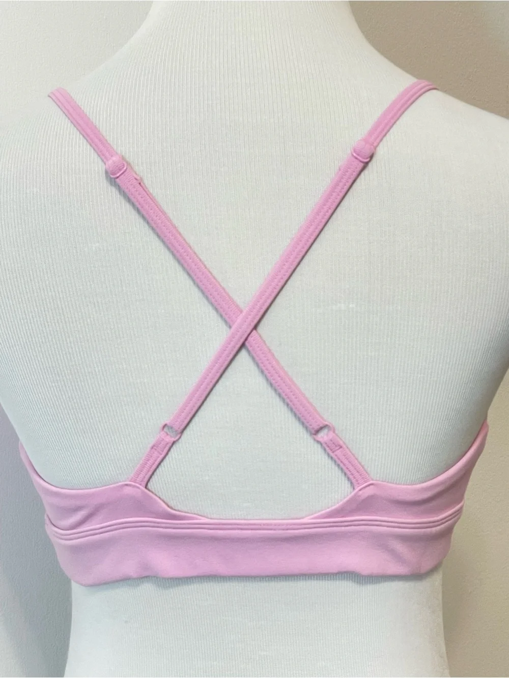 NWOT Alo Yoga Splendor Sports Bra in Candy Heart Pink Size M
